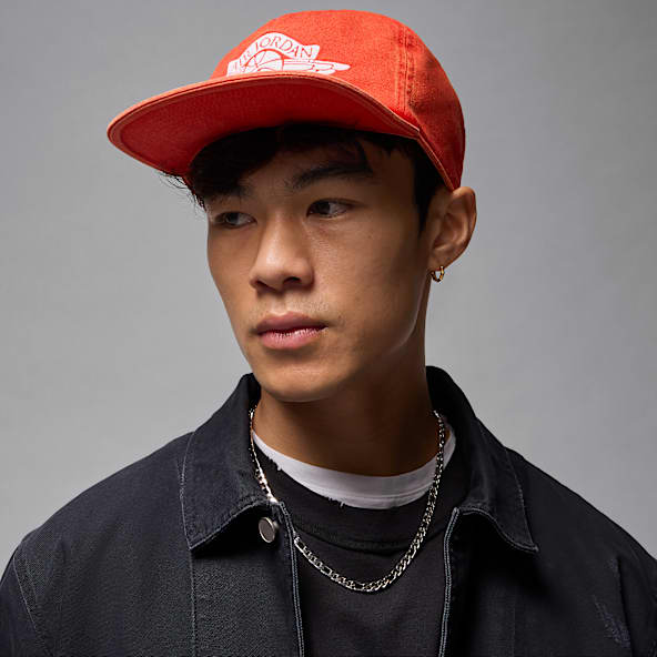 Nikeニット帽 レッド ユニセックス Mens Red Caps Equipment. Nike JP